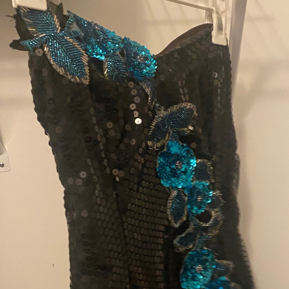 Dress - Picture 2 of 3